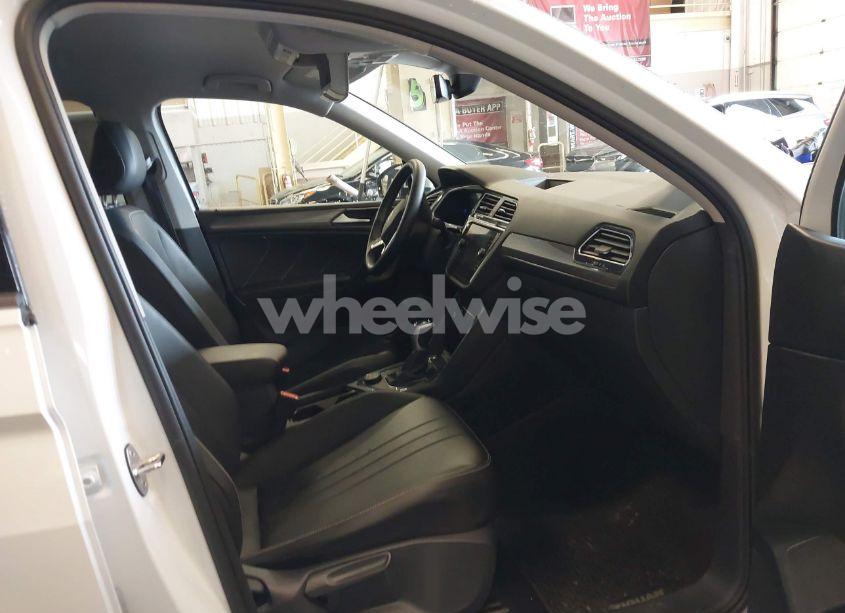 Photo 5 of 2024 Volkswagen Tiguan 2.0T SE/2.0T WOLFSBURG EDITION (VIN 3VV2B7AX7RM034374)