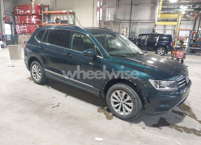 2018 Volkswagen Tiguan 2.0T SE/2.0T SEL (VIN 3VV2B7AX8JM113976) main photo