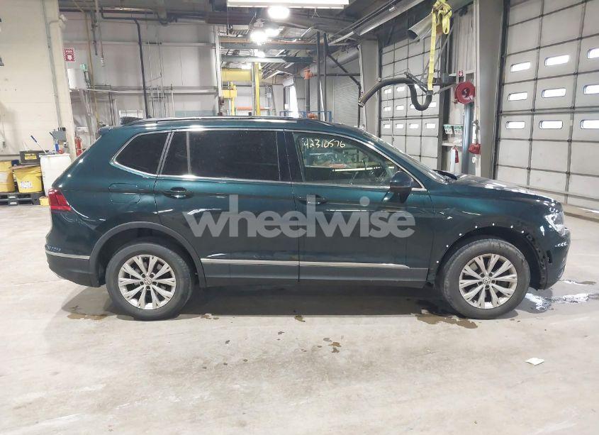 Photo 13 of 2018 Volkswagen Tiguan 2.0T SE/2.0T SEL (VIN 3VV2B7AX8JM113976)