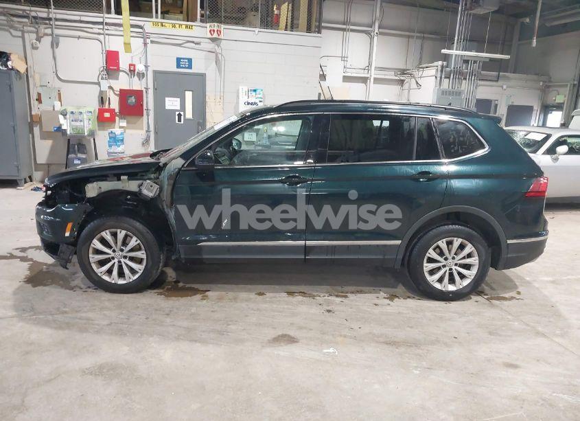 Photo 14 of 2018 Volkswagen Tiguan 2.0T SE/2.0T SEL (VIN 3VV2B7AX8JM113976)