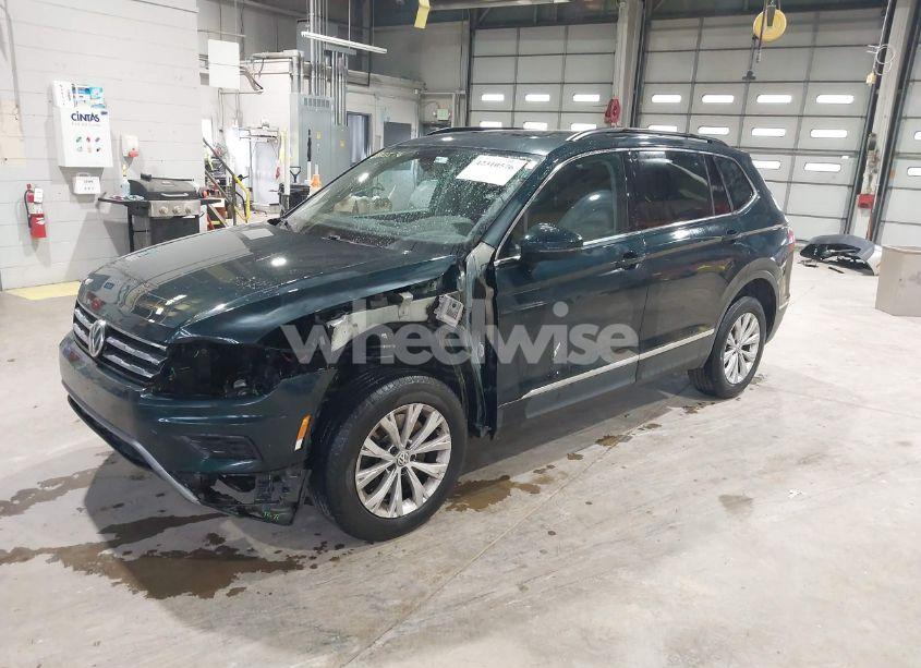 Photo 2 of 2018 Volkswagen Tiguan 2.0T SE/2.0T SEL (VIN 3VV2B7AX8JM113976)