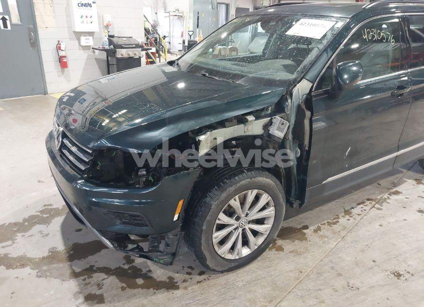 Photo 6 of 2018 Volkswagen Tiguan 2.0T SE/2.0T SEL (VIN 3VV2B7AX8JM113976)
