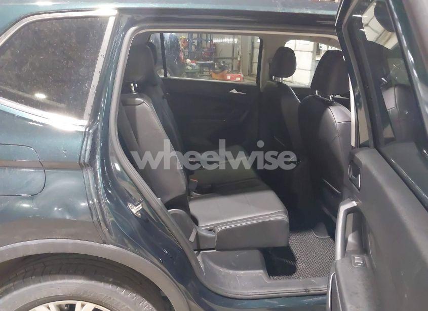 Photo 8 of 2018 Volkswagen Tiguan 2.0T SE/2.0T SEL (VIN 3VV2B7AX8JM113976)