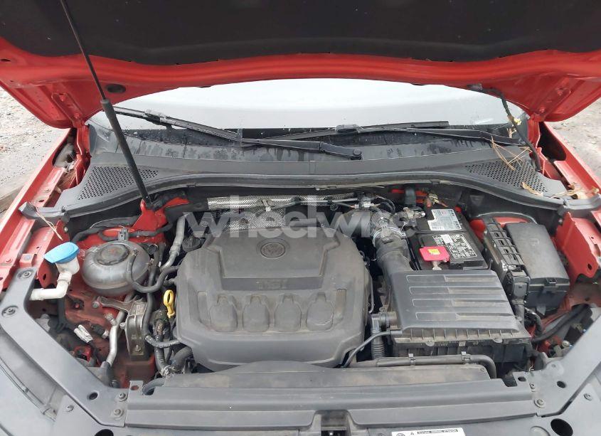 Photo 10 of 2018 Volkswagen Tiguan 2.0T SE/2.0T SEL (VIN 3VV2B7AX8JM114870)