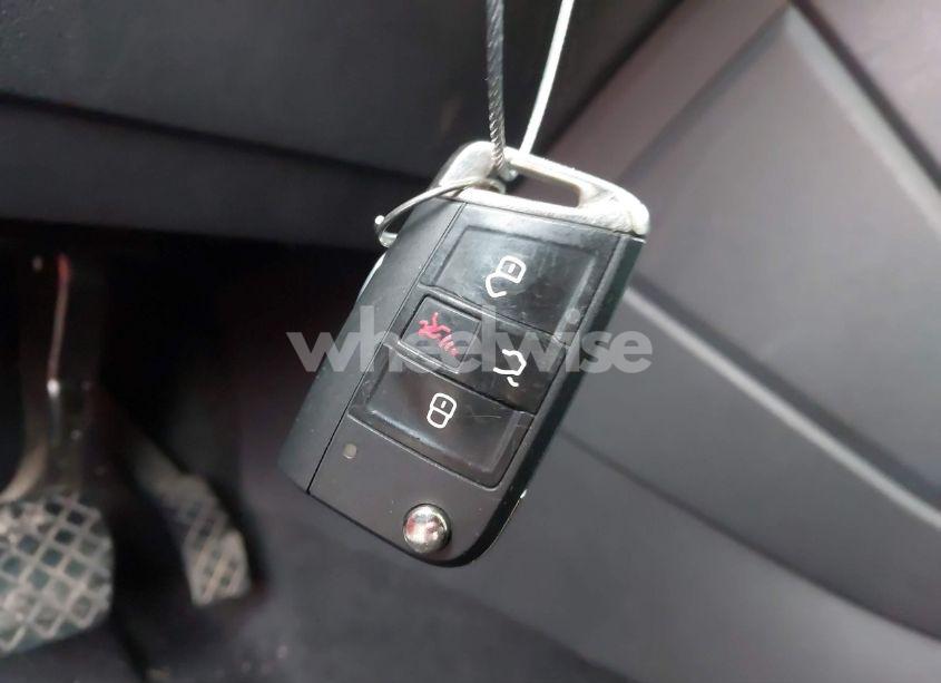 Photo 11 of 2018 Volkswagen Tiguan 2.0T SE/2.0T SEL (VIN 3VV2B7AX8JM114870)