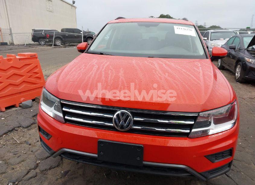 Photo 12 of 2018 Volkswagen Tiguan 2.0T SE/2.0T SEL (VIN 3VV2B7AX8JM114870)