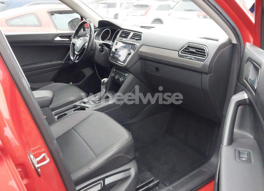 Photo 5 of 2018 Volkswagen Tiguan 2.0T SE/2.0T SEL (VIN 3VV2B7AX8JM114870)