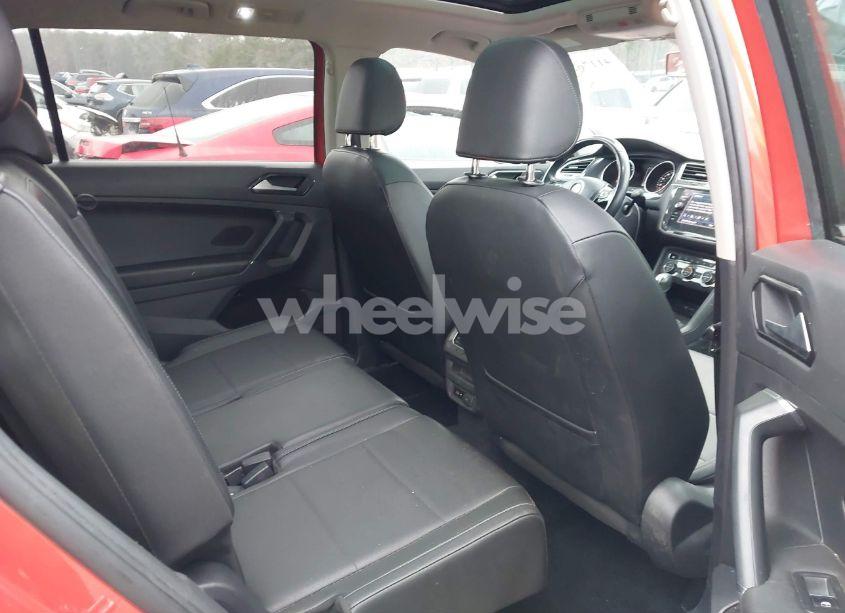 Photo 8 of 2018 Volkswagen Tiguan 2.0T SE/2.0T SEL (VIN 3VV2B7AX8JM114870)