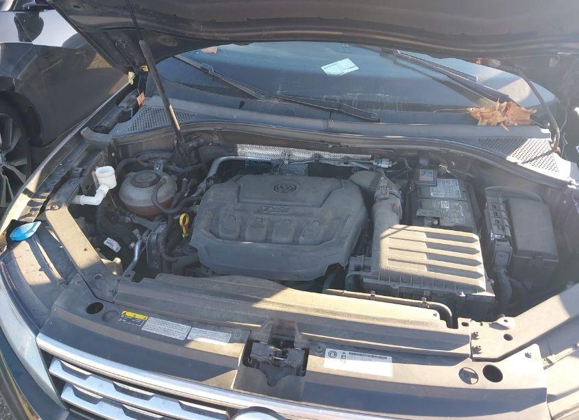 Photo 10 of 2018 Volkswagen Tiguan 2.0T SE/SEL (VIN 3VV2B7AX8JM146752)