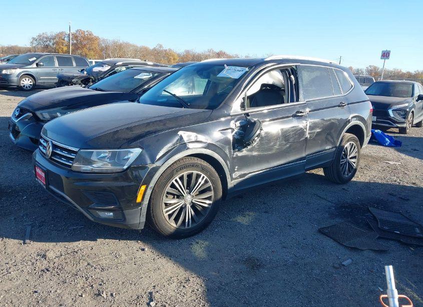 Photo 2 of 2018 Volkswagen Tiguan 2.0T SE/SEL (VIN 3VV2B7AX8JM146752)