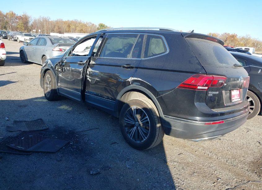 Photo 3 of 2018 Volkswagen Tiguan 2.0T SE/SEL (VIN 3VV2B7AX8JM146752)