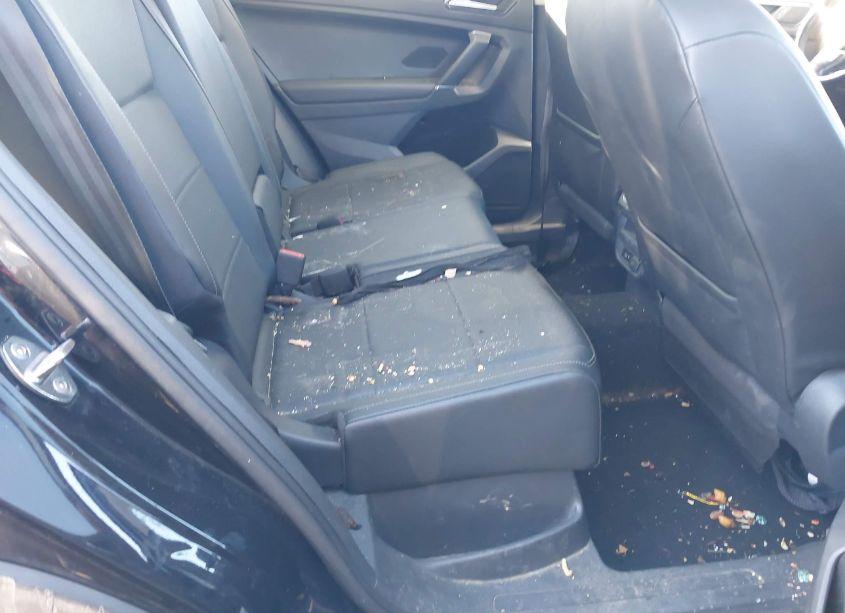 Photo 8 of 2018 Volkswagen Tiguan 2.0T SE/SEL (VIN 3VV2B7AX8JM146752)