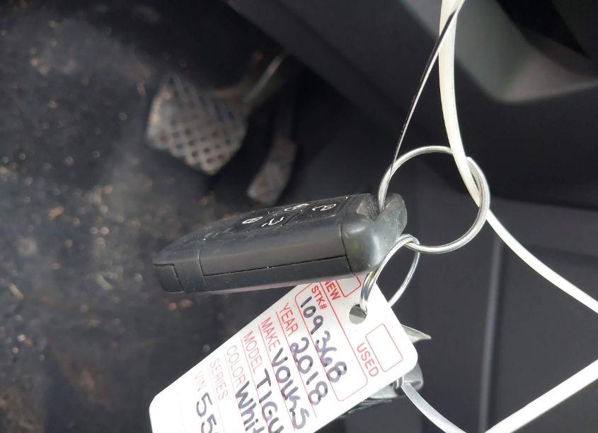 Photo 11 of 2018 Volkswagen Tiguan 2.0T SE/2.0T SEL (VIN 3VV2B7AX8JM165592)