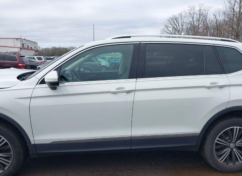 Photo 15 of 2018 Volkswagen Tiguan 2.0T SE/2.0T SEL (VIN 3VV2B7AX8JM165592)
