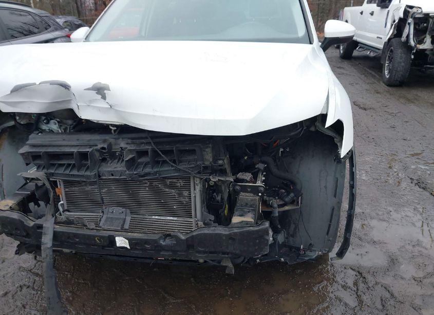 Photo 18 of 2018 Volkswagen Tiguan 2.0T SE/2.0T SEL (VIN 3VV2B7AX8JM165592)