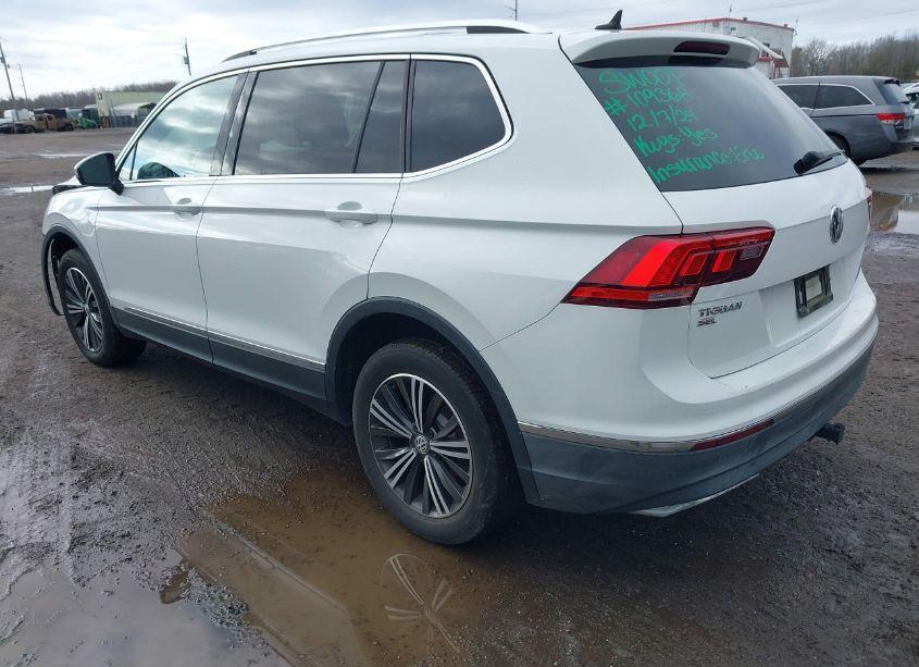 Photo 3 of 2018 Volkswagen Tiguan 2.0T SE/2.0T SEL (VIN 3VV2B7AX8JM165592)