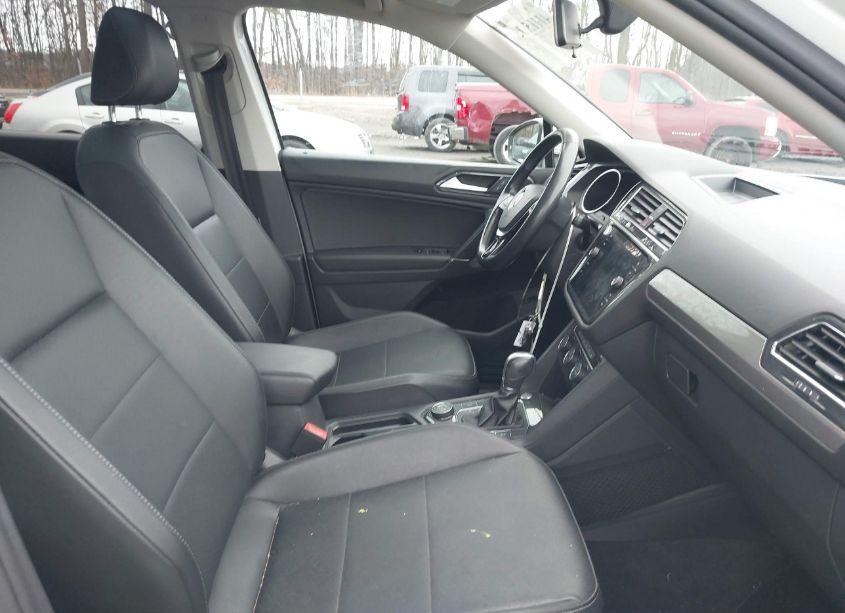 Photo 5 of 2018 Volkswagen Tiguan 2.0T SE/2.0T SEL (VIN 3VV2B7AX8JM165592)