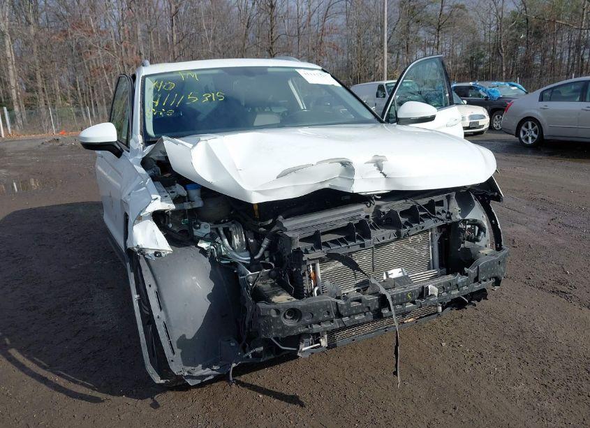 Photo 6 of 2018 Volkswagen Tiguan 2.0T SE/2.0T SEL (VIN 3VV2B7AX8JM165592)