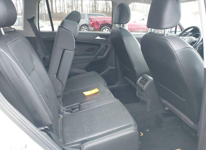 Photo 8 of 2018 Volkswagen Tiguan 2.0T SE/2.0T SEL (VIN 3VV2B7AX8JM165592)