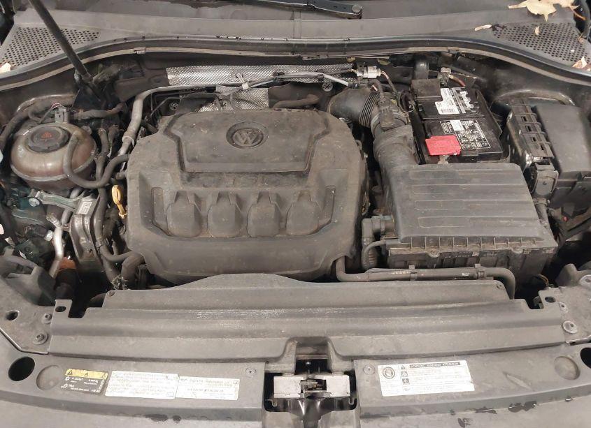 Photo 10 of 2018 Volkswagen Tiguan 2.0T SE/2.0T SEL (VIN 3VV2B7AX8JM220963)