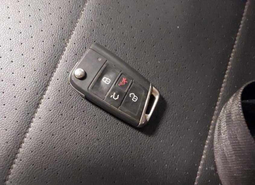 Photo 11 of 2018 Volkswagen Tiguan 2.0T SE/2.0T SEL (VIN 3VV2B7AX8JM220963)