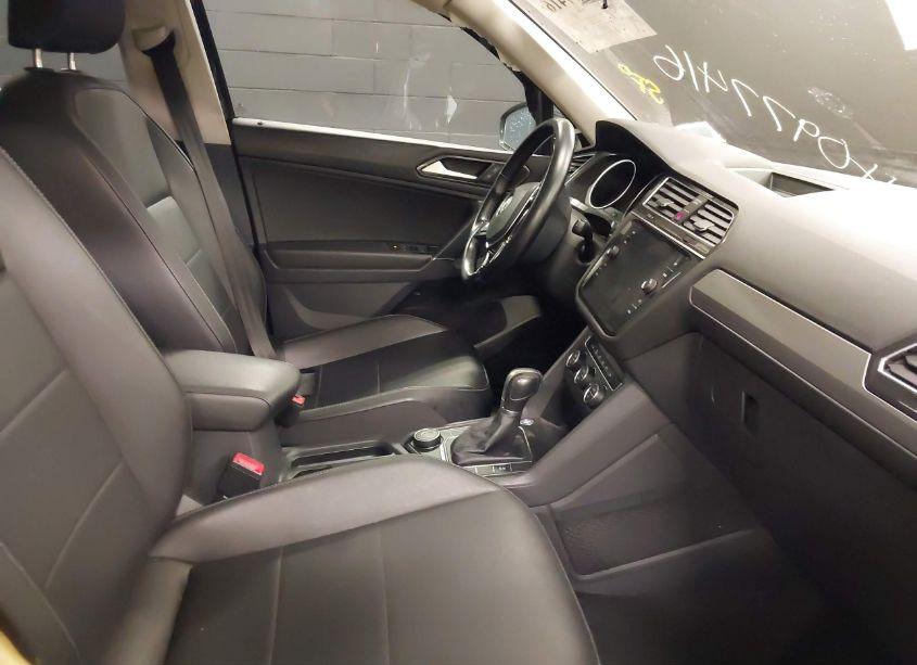 Photo 5 of 2018 Volkswagen Tiguan 2.0T SE/2.0T SEL (VIN 3VV2B7AX8JM220963)