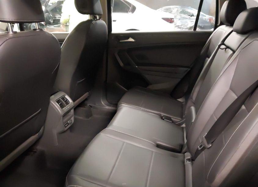 Photo 8 of 2018 Volkswagen Tiguan 2.0T SE/2.0T SEL (VIN 3VV2B7AX8JM220963)