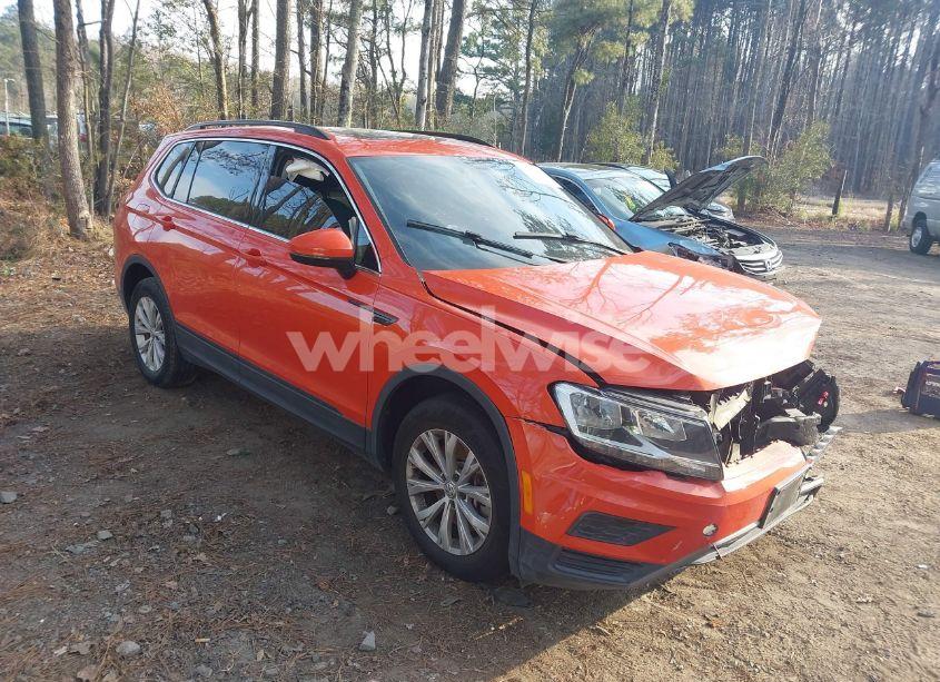 2019 Volkswagen Tiguan 2.0T SE/2.0T SEL/2.0T SEL R-LINE/2.0T SEL R-LINE BLACK (VIN 3VV2B7AX8KM004502) main photo