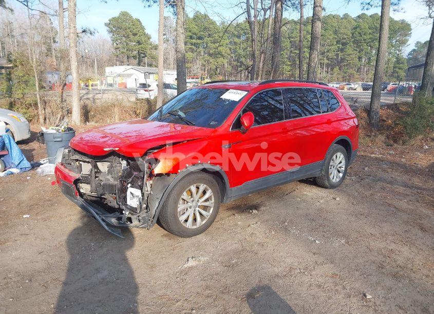 Photo 2 of 2019 Volkswagen Tiguan 2.0T SE/2.0T SEL/2.0T SEL R-LINE/2.0T SEL R-LINE BLACK (VIN 3VV2B7AX8KM004502)