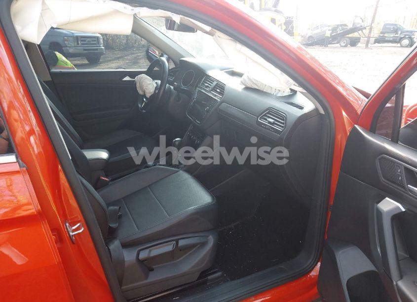 Photo 5 of 2019 Volkswagen Tiguan 2.0T SE/2.0T SEL/2.0T SEL R-LINE/2.0T SEL R-LINE BLACK (VIN 3VV2B7AX8KM004502)