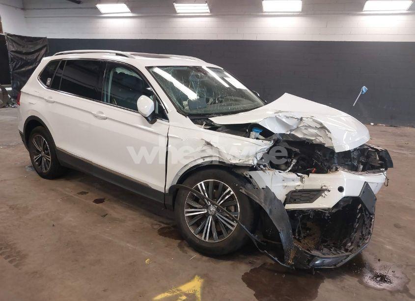 2019 Volkswagen Tiguan 2.0T SE/2.0T SEL/2.0T SEL R-LINE/2.0T SEL R-LINE BLACK (VIN 3VV2B7AX8KM049309) main photo