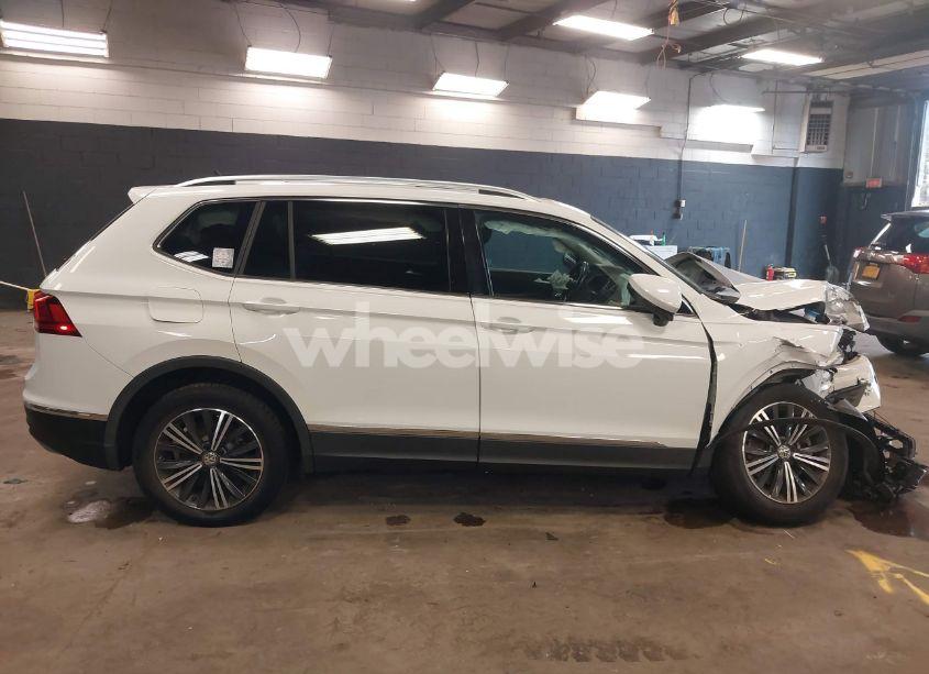 Photo 13 of 2019 Volkswagen Tiguan 2.0T SE/2.0T SEL/2.0T SEL R-LINE/2.0T SEL R-LINE BLACK (VIN 3VV2B7AX8KM049309)