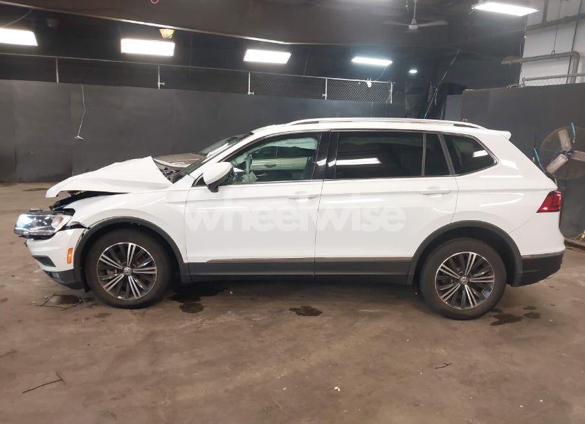 Photo 14 of 2019 Volkswagen Tiguan 2.0T SE/2.0T SEL/2.0T SEL R-LINE/2.0T SEL R-LINE BLACK (VIN 3VV2B7AX8KM049309)