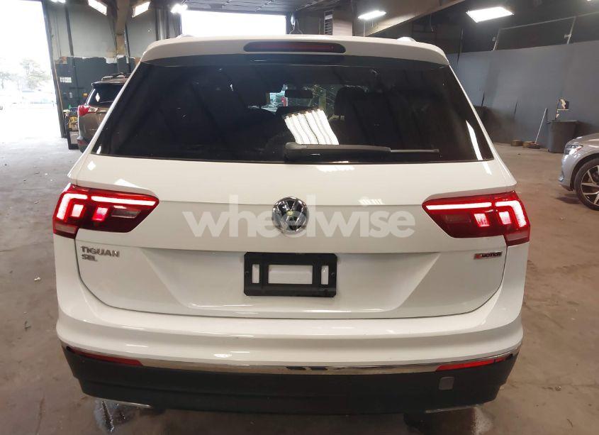 Photo 16 of 2019 Volkswagen Tiguan 2.0T SE/2.0T SEL/2.0T SEL R-LINE/2.0T SEL R-LINE BLACK (VIN 3VV2B7AX8KM049309)