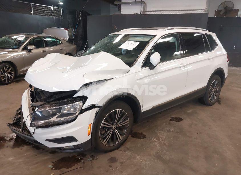 Photo 2 of 2019 Volkswagen Tiguan 2.0T SE/2.0T SEL/2.0T SEL R-LINE/2.0T SEL R-LINE BLACK (VIN 3VV2B7AX8KM049309)
