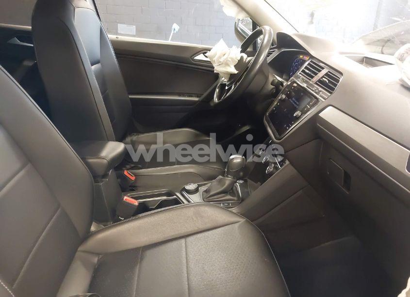 Photo 5 of 2019 Volkswagen Tiguan 2.0T SE/2.0T SEL/2.0T SEL R-LINE/2.0T SEL R-LINE BLACK (VIN 3VV2B7AX8KM049309)