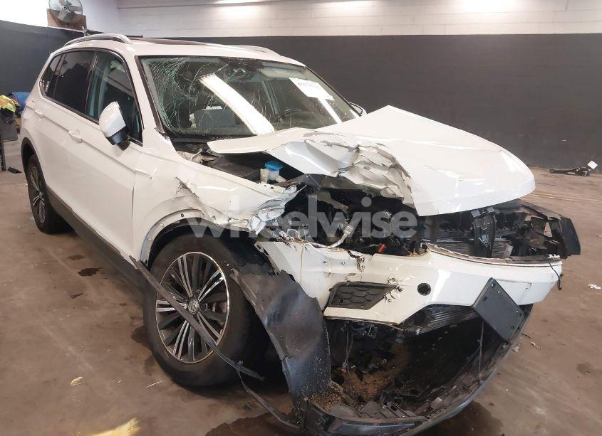 Photo 6 of 2019 Volkswagen Tiguan 2.0T SE/2.0T SEL/2.0T SEL R-LINE/2.0T SEL R-LINE BLACK (VIN 3VV2B7AX8KM049309)