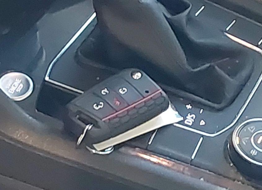 Photo 11 of 2019 Volkswagen Tiguan (VIN 3VV2B7AX8KM108018)