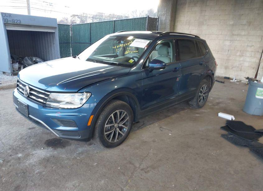 Photo 2 of 2019 Volkswagen Tiguan (VIN 3VV2B7AX8KM108018)