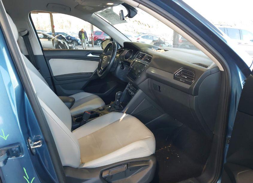 Photo 5 of 2019 Volkswagen Tiguan (VIN 3VV2B7AX8KM108018)