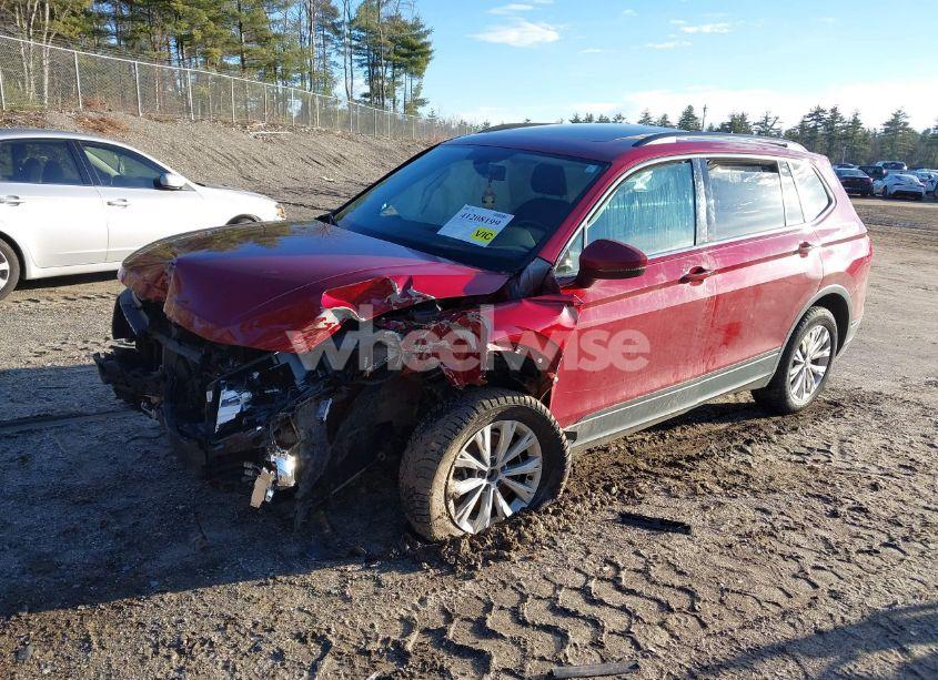 Photo 2 of 2019 Volkswagen Tiguan 2.0T SE/2.0T SEL/2.0T SEL R-LINE/2.0T SEL R-LINE BLACK (VIN 3VV2B7AX8KM154030)