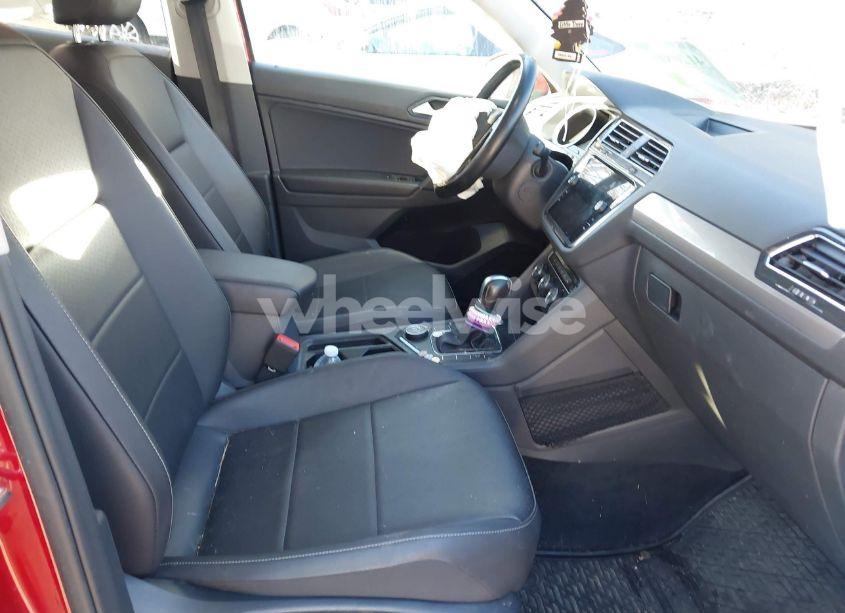 Photo 5 of 2019 Volkswagen Tiguan 2.0T SE/2.0T SEL/2.0T SEL R-LINE/2.0T SEL R-LINE BLACK (VIN 3VV2B7AX8KM154030)