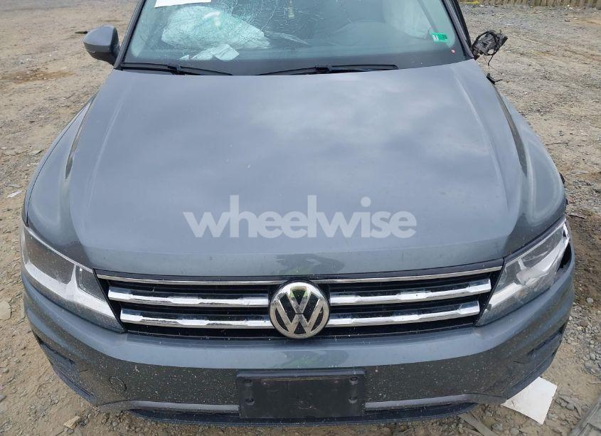 Photo 10 of 2019 Volkswagen Tiguan 2.0T SE/2.0T SEL/2.0T SEL R-LINE/2.0T SEL R-LINE BLACK (VIN 3VV2B7AX8KM180854)