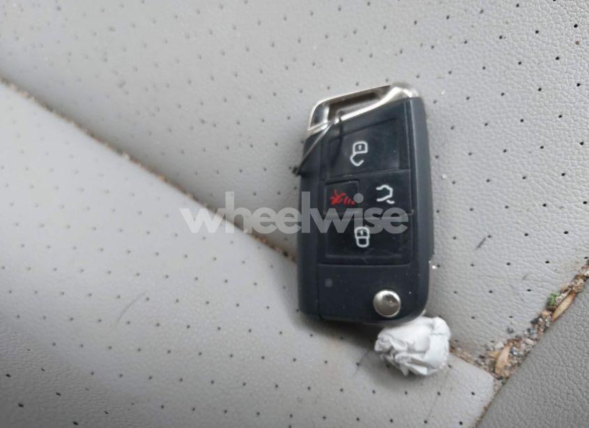 Photo 11 of 2019 Volkswagen Tiguan 2.0T SE/2.0T SEL/2.0T SEL R-LINE/2.0T SEL R-LINE BLACK (VIN 3VV2B7AX8KM180854)