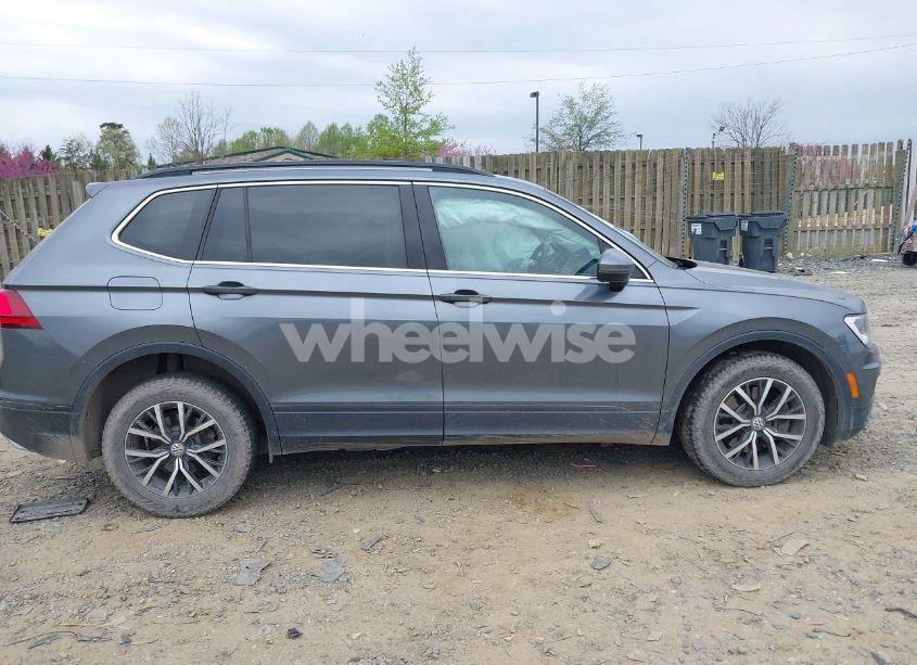 Photo 13 of 2019 Volkswagen Tiguan 2.0T SE/2.0T SEL/2.0T SEL R-LINE/2.0T SEL R-LINE BLACK (VIN 3VV2B7AX8KM180854)