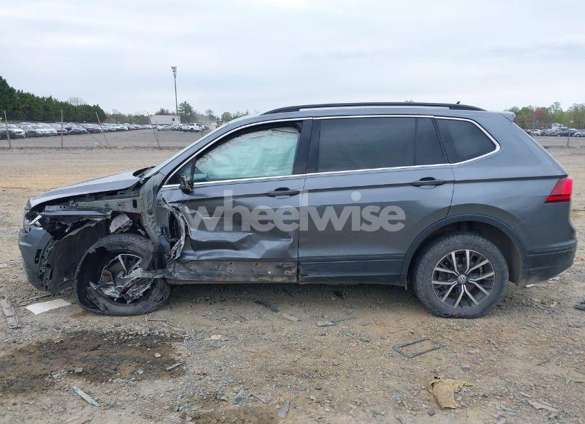 Photo 14 of 2019 Volkswagen Tiguan 2.0T SE/2.0T SEL/2.0T SEL R-LINE/2.0T SEL R-LINE BLACK (VIN 3VV2B7AX8KM180854)