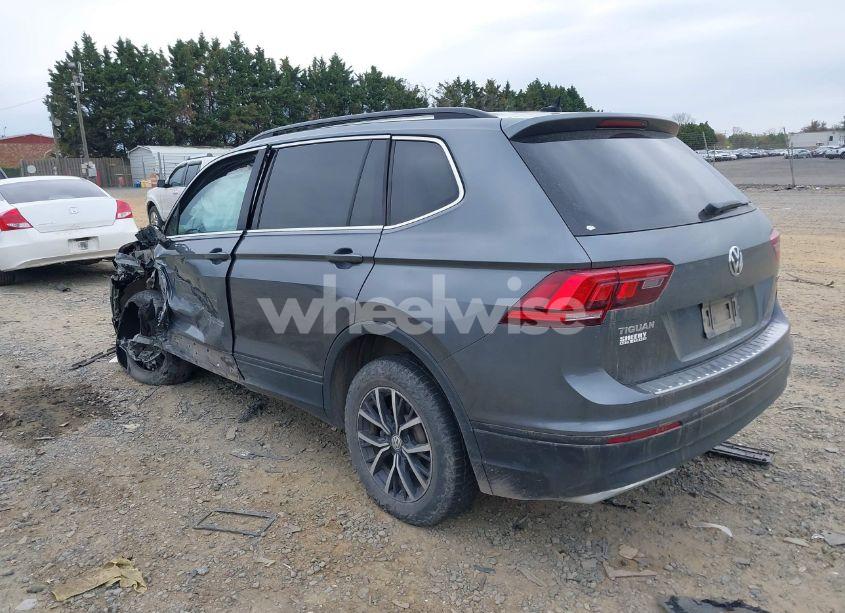 Photo 3 of 2019 Volkswagen Tiguan 2.0T SE/2.0T SEL/2.0T SEL R-LINE/2.0T SEL R-LINE BLACK (VIN 3VV2B7AX8KM180854)