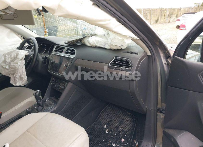 Photo 5 of 2019 Volkswagen Tiguan 2.0T SE/2.0T SEL/2.0T SEL R-LINE/2.0T SEL R-LINE BLACK (VIN 3VV2B7AX8KM180854)