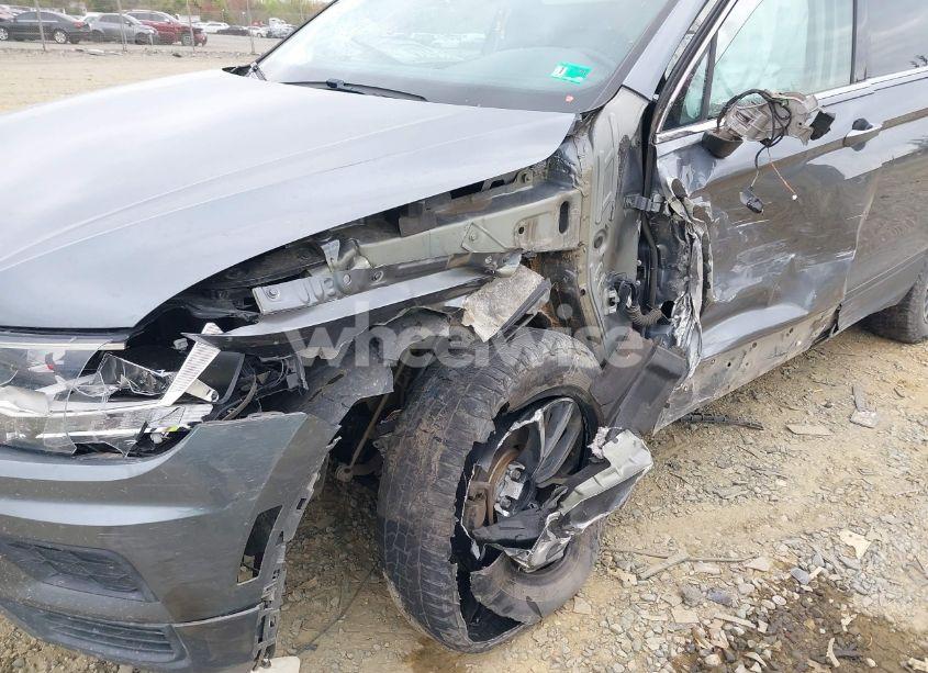 Photo 6 of 2019 Volkswagen Tiguan 2.0T SE/2.0T SEL/2.0T SEL R-LINE/2.0T SEL R-LINE BLACK (VIN 3VV2B7AX8KM180854)