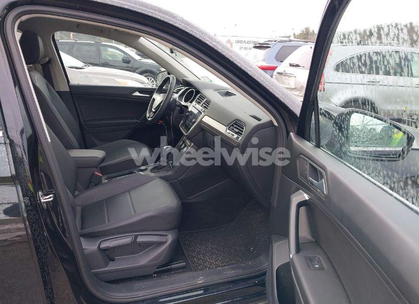 Photo 5 of 2020 Volkswagen Tiguan 2.0T SE/2.0T SE R-LINE BLACK/2.0T SEL (VIN 3VV2B7AX8LM071487)